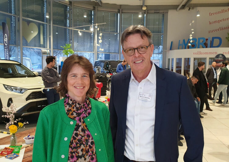 Gemeinsames Fastenbrechen in Münchner Autohaus