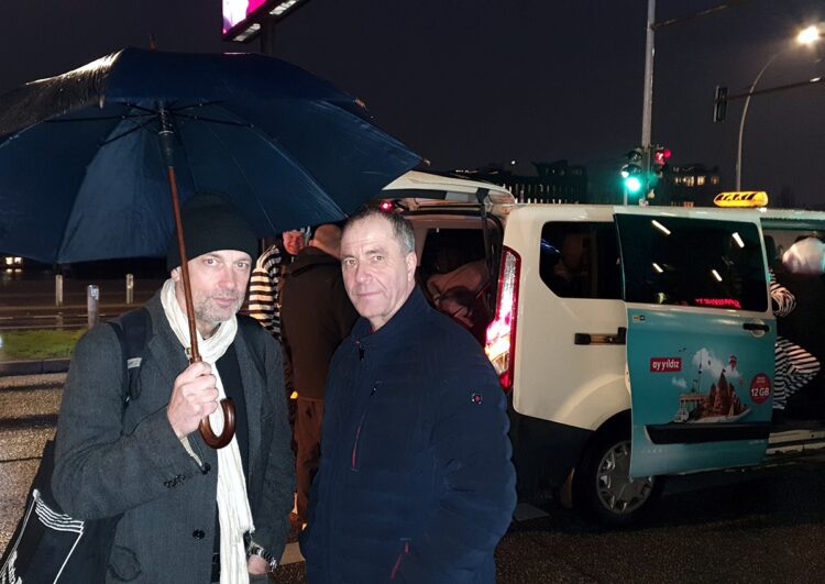 Übereinstimmendes Lob für Kunst-Performance gegen Uber & Co.