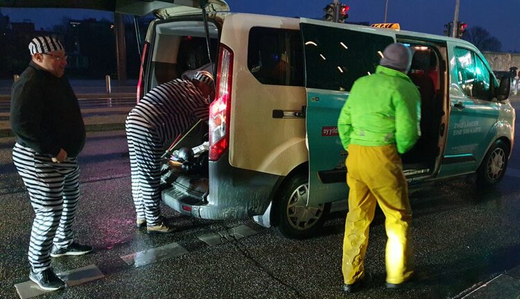 Taxi ist auch heute Abend wieder Kultur – Der Blick hinter die Kulissen der Taxi-Kultur-Gruppe