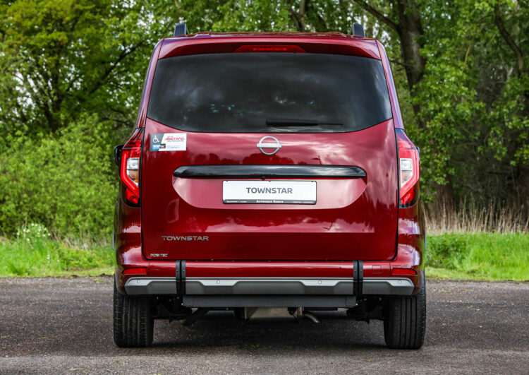 Nissan spricht über Taxis