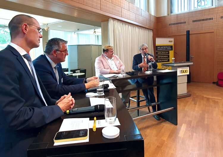 Ländliche und urbane Mobilität: Zwei Meinungen zum Deutschlandticket