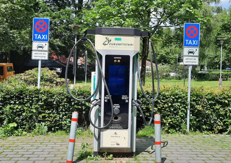 Ausbau von E-Taxistandplätzen geht in Hamburg stetig voran