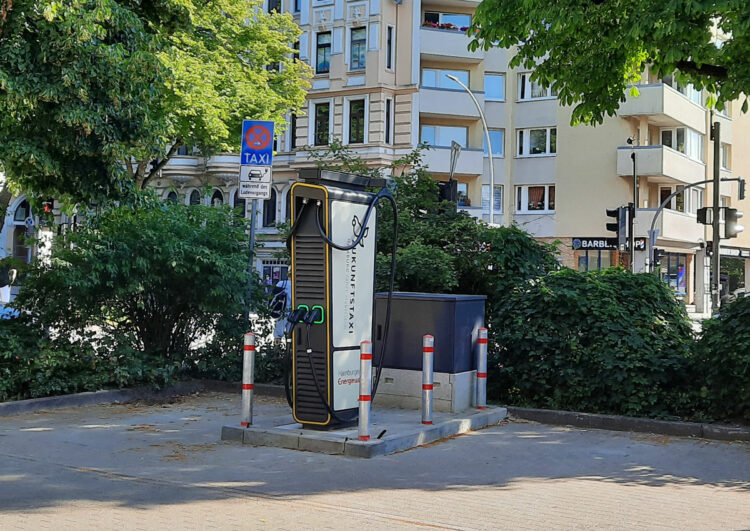 Ausbau von E-Taxistandplätzen geht in Hamburg stetig voran