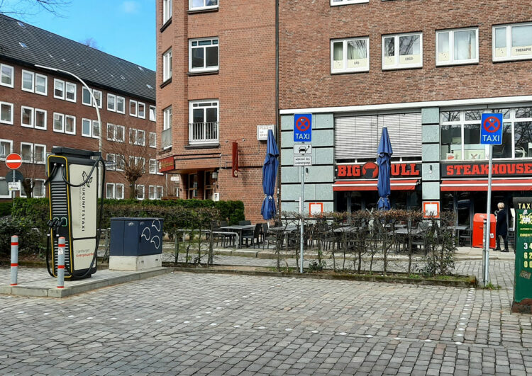 Ausbau von E-Taxistandplätzen geht in Hamburg stetig voran