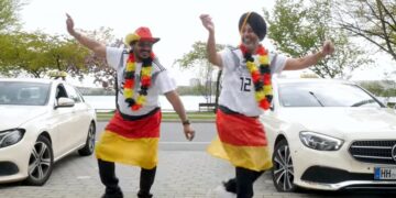 Zwei Hamburger Taxifahrer bringen eigene EM-Hymne ins Rollen
