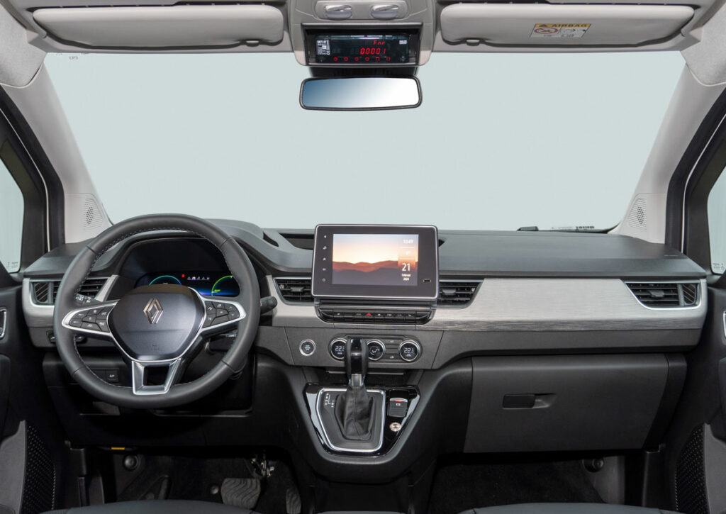 Übersichtlich und aufgeräumt: Das Cockpit des Renault Kangoo. Foto: Intax