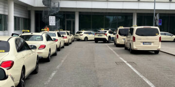 Flughafen München unterstützt lokal emissionsfreie Taxis