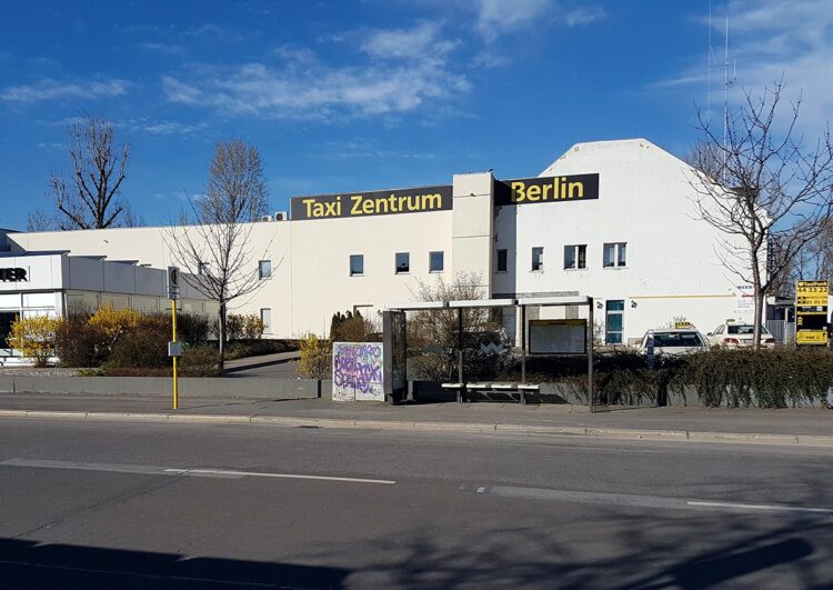 Taxi Berlin zieht vom östlichen Stadtzentrum in den Westen