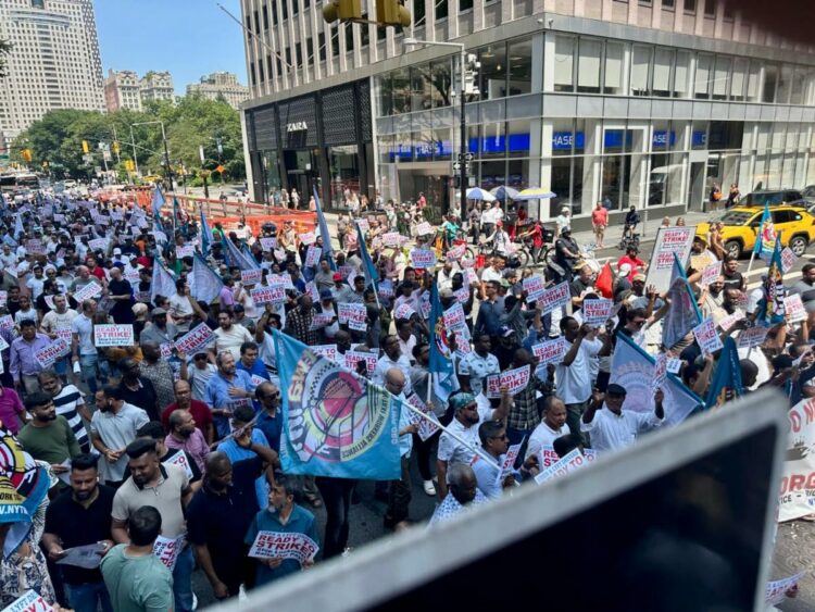 Plattform-Proteste: Uber-Fahrer drohen mit Streik