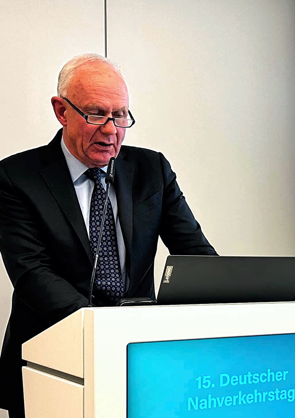 Oppermann heute ab 11 Uhr im TAF-Webinar: 50.000 Taxis in ÖPNV einbinden!