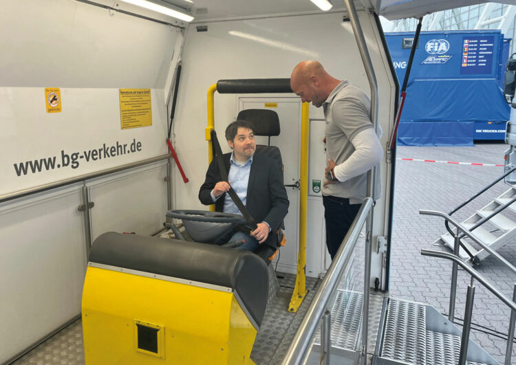 Den Unfall virtuell erleben: Premiere auf der Taximesse