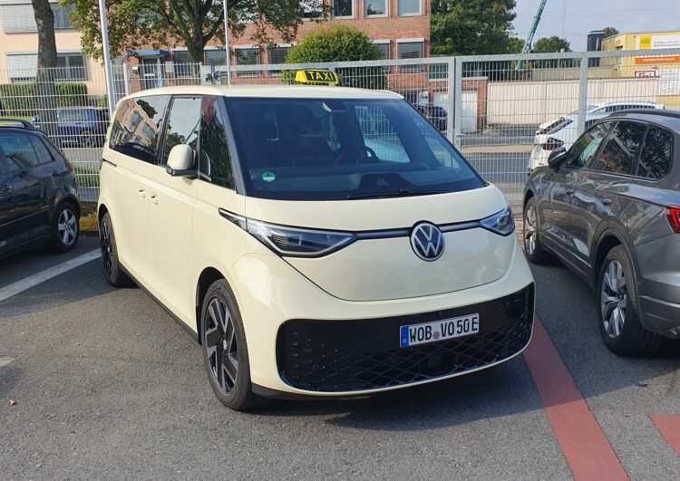 Erstes ID. Buzz-Taxi mit langem Radstand