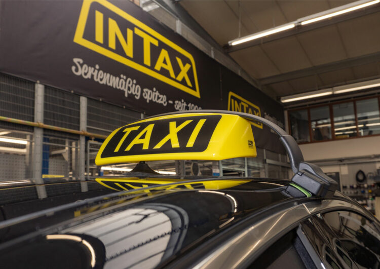 Erste Beweisfotos – E-Klasse wird zum Taxi umgerüstet