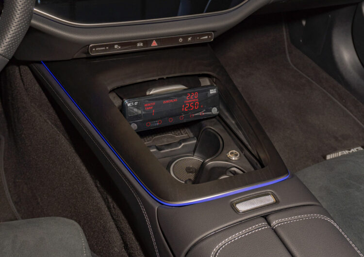 Erste Beweisfotos – E-Klasse wird zum Taxi umgerüstet