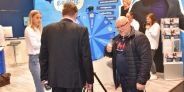 Auf der Taximesse am Glücksrad drehen