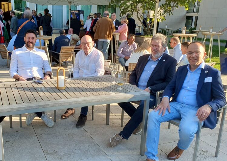 Hansa-Taxi ist stolz auf 50 Jahre Funkvermittlung