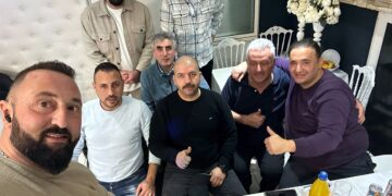 Taxi-Treff einer Facebook-Gruppe: Party mit Tombola