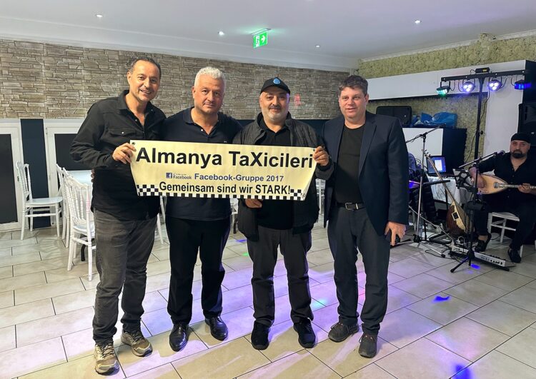 Taxi-Treff einer Facebook-Gruppe: Party mit Tombola