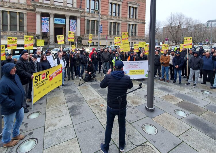 Demo in Berlin: viel Kampfgeist und Zuversicht, wenig Politiker