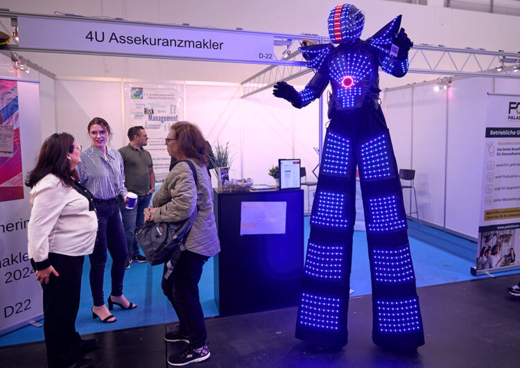 Zu gewinnen: zwei Schutzbriefe für 12 Monate – Adventstürchen Nr. 16