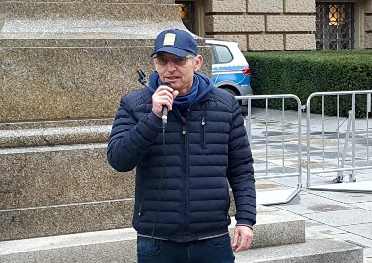 Demo in Berlin: viel Kampfgeist und Zuversicht, wenig Politiker