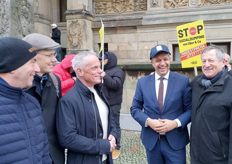 Demo in Berlin: viel Kampfgeist und Zuversicht, wenig Politiker