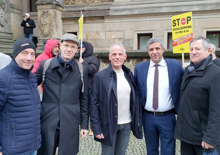 Demo in Berlin: viel Kampfgeist und Zuversicht, wenig Politiker