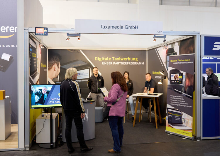 Zu gewinnen: Infotainmentsystem für Fahrgastplätze – Adventstürchen Nr. 13