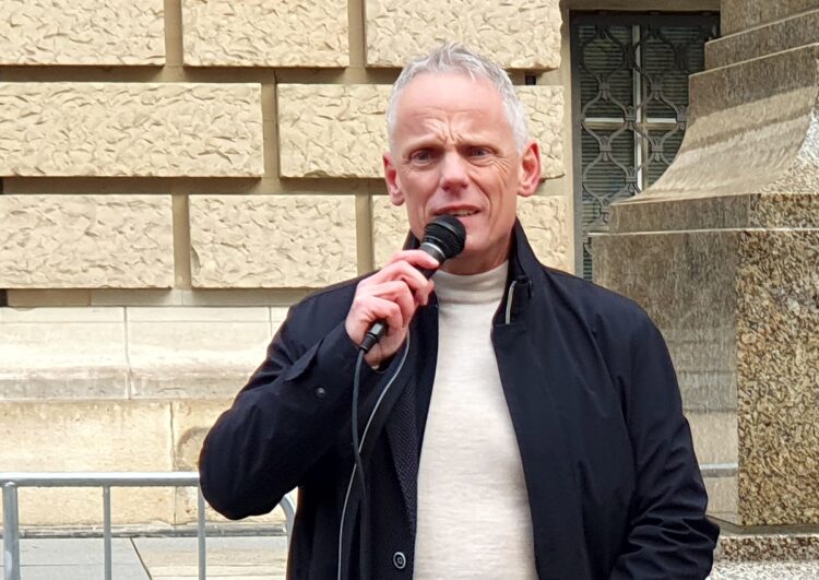 Demo in Berlin: viel Kampfgeist und Zuversicht, wenig Politiker