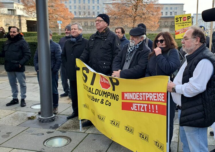 Demo in Berlin: viel Kampfgeist und Zuversicht, wenig Politiker