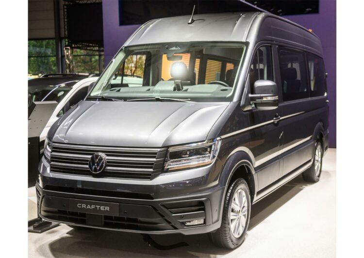 Volkswagen Crafter Kombi mit Rollstuhlumbau beim Händler bestellbar