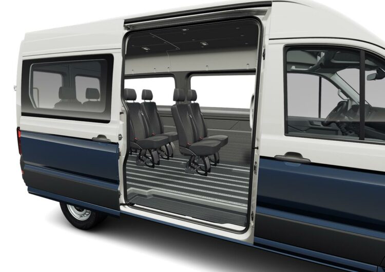 Volkswagen Crafter Kombi mit Rollstuhlumbau beim Händler bestellbar