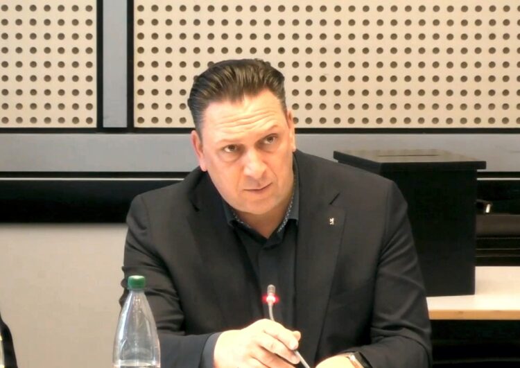 Berliner Mindestfahrpreise, Teil 1: Dringlicher Antrag angenommen