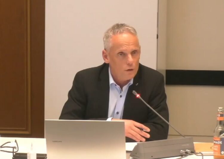 Berliner Mindestfahrpreise, Teil 2: Drei Juristen, zwei Meinungen