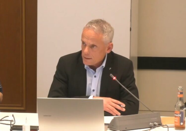 Berliner Mindestfahrpreise, Teil 2: Drei Juristen, zwei Meinungen