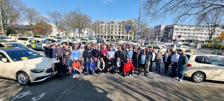 Duisburg: Taxigewerbe demonstriert für Mindestentgelte