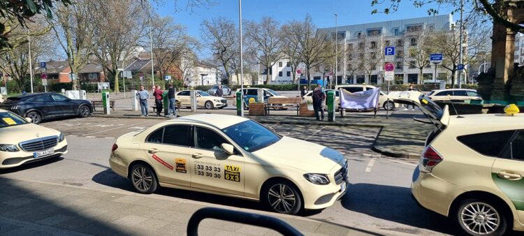 Duisburg: Taxigewerbe demonstriert für Mindestentgelte