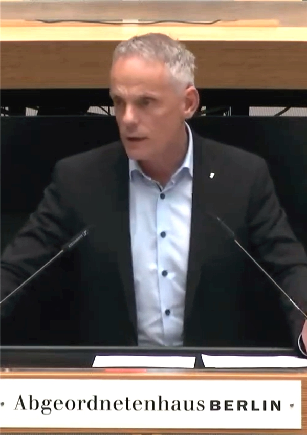 Berliner Mindestfahrpreise, Teil 3: Antrag im Plenum durchgewinkt