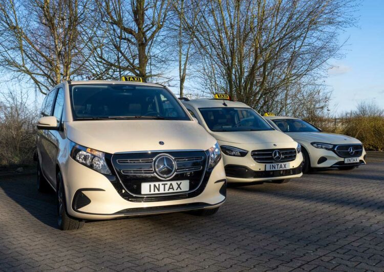 Komplette Mercedes-Taxi-Palette bei Intax
