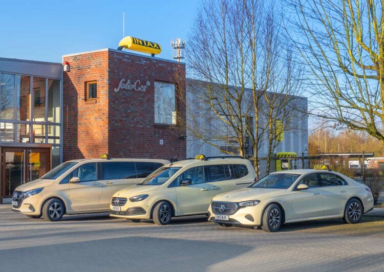 Komplette Mercedes-Taxi-Palette bei Intax