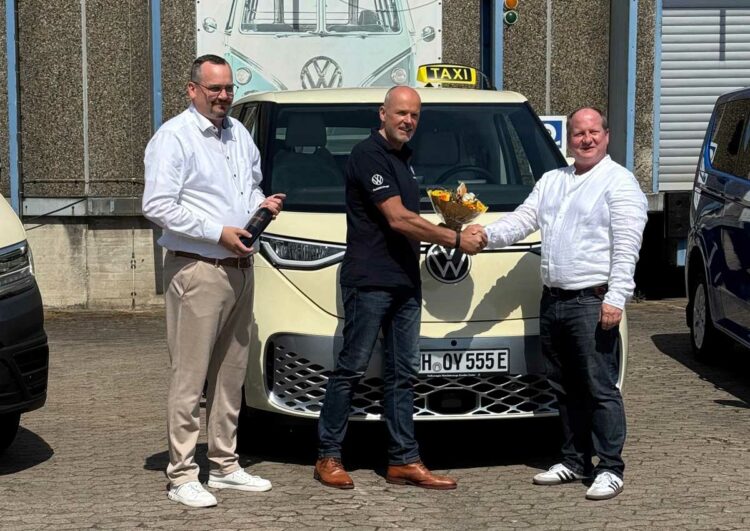 Volkswagen Nutzfahrzeuge ebnet den Weg für werknahe Taxiumrüstungen