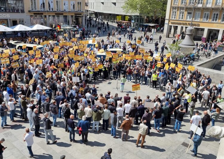 Nach Rückzug der Stadt: Münchner Taxler sind auf 180