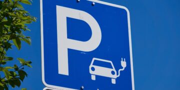 Exklusive E-Taxi-Ladesäulen auf Lidl-Parkplätzen