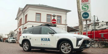 Erste Fahrgäste fahren mit KIRA in Deutschland autonom