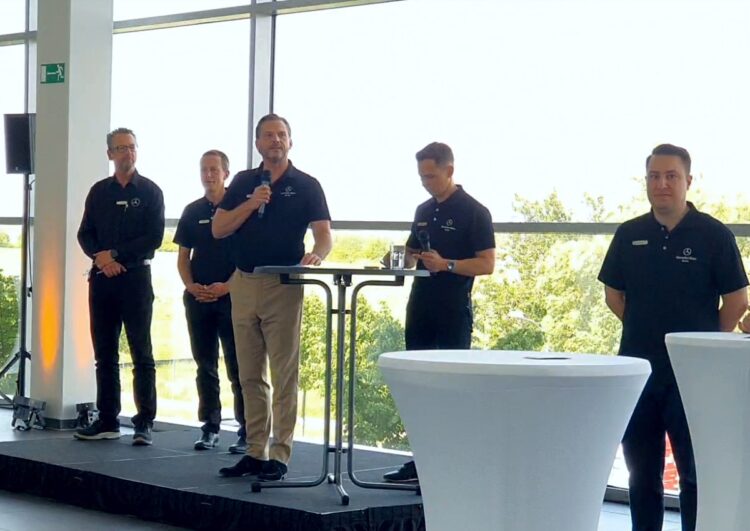 Mercedes mit Taxiumrüstung: „Wir sind wieder für Euch da.“