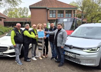 Hand in Hand: Bürgerbus und Taxi sichern Mobilität im Alter