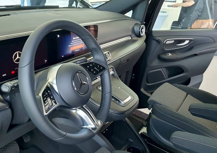 Mercedes mit Taxiumrüstung: „Wir sind wieder für Euch da.“