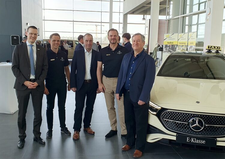Mercedes mit Taxiumrüstung: „Wir sind wieder für Euch da.“