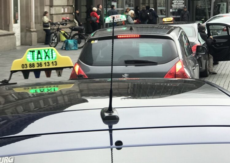 Flächendeckende Taxi-Demos gegen Krankenkassen-Dumping