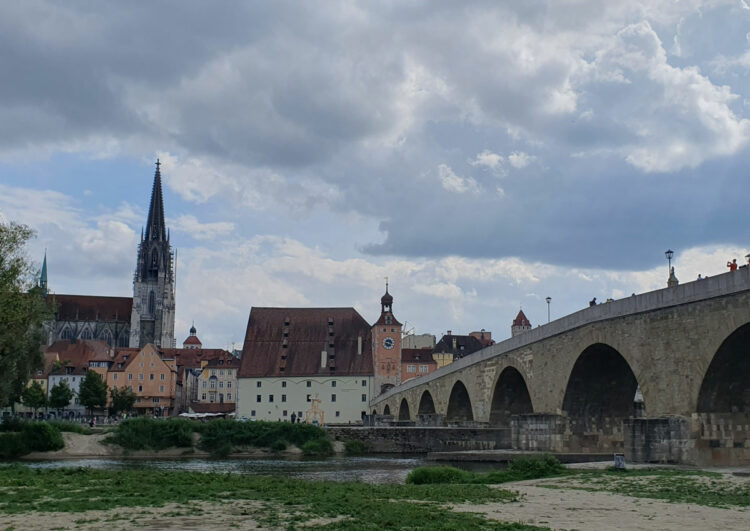 Free Now und Taxizentralen: Zwangs- oder Zweckehe?